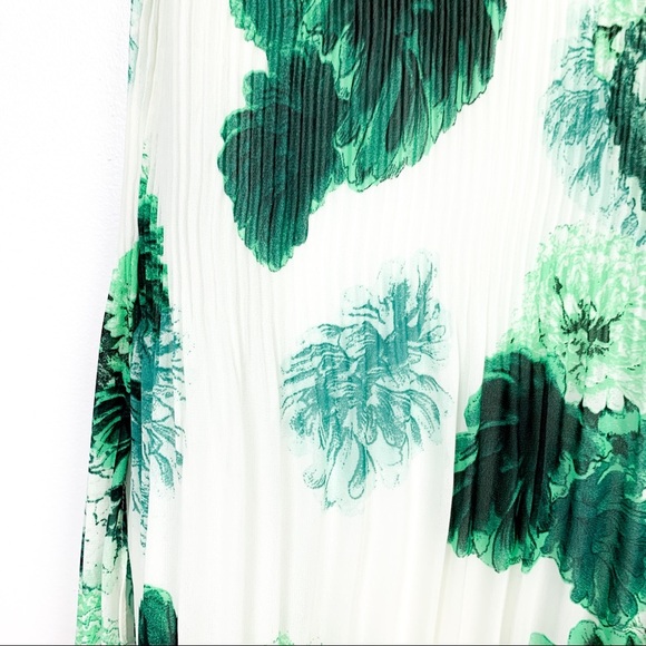 Cleo Asymmetrical Green Floral Blouse - Picture 10 of 12